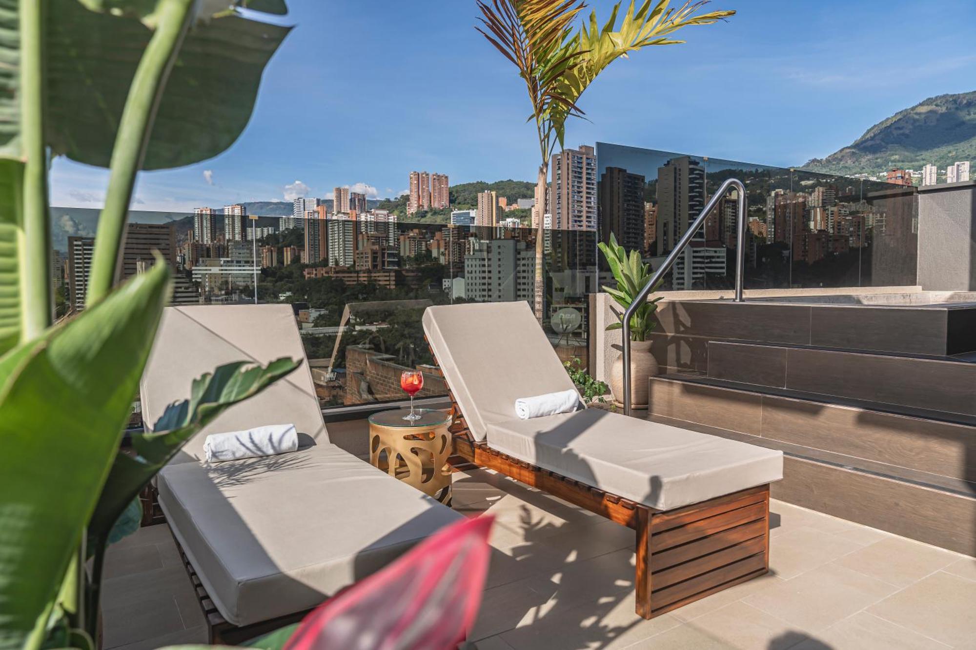 Golden Valley Hotel Medellín Extérieur photo