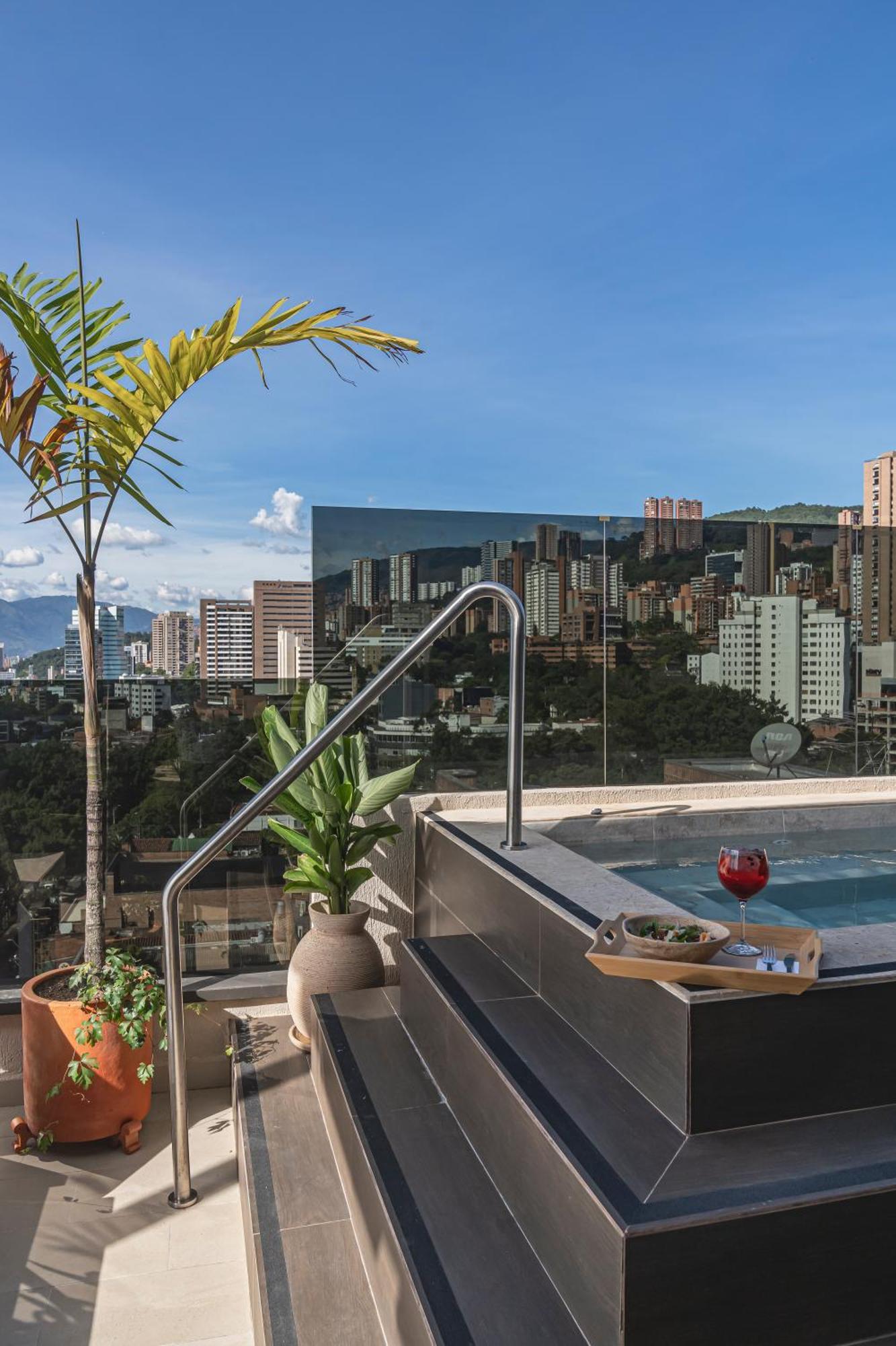Golden Valley Hotel Medellín Extérieur photo